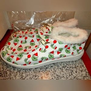 Women's Snow Slippers with Cartoon Grinch Print Size 11.5 Size 42. New no tags.